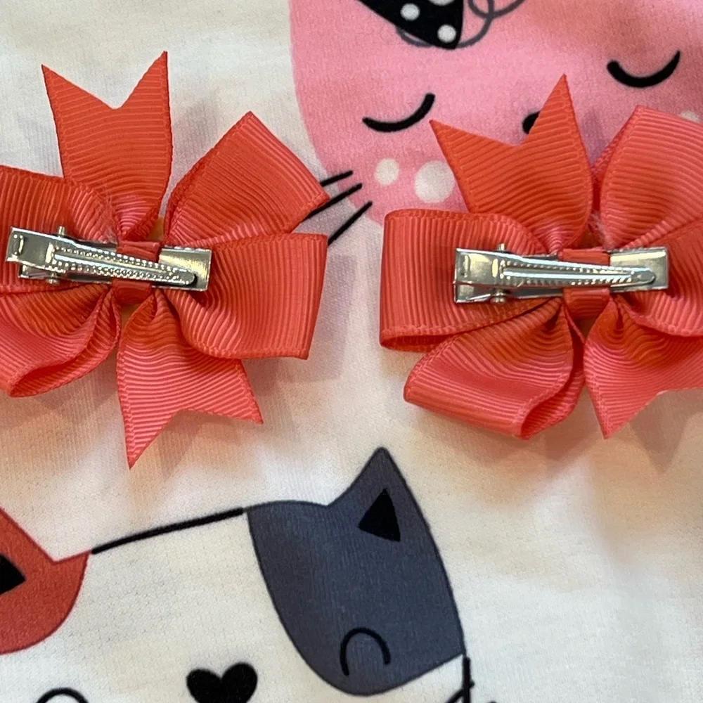 Girls Kitty Cat top shirt pullover crew neck with matching hair bows.